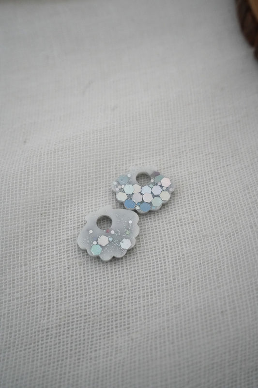 Petites pampilles coquillages à paillettes argentées